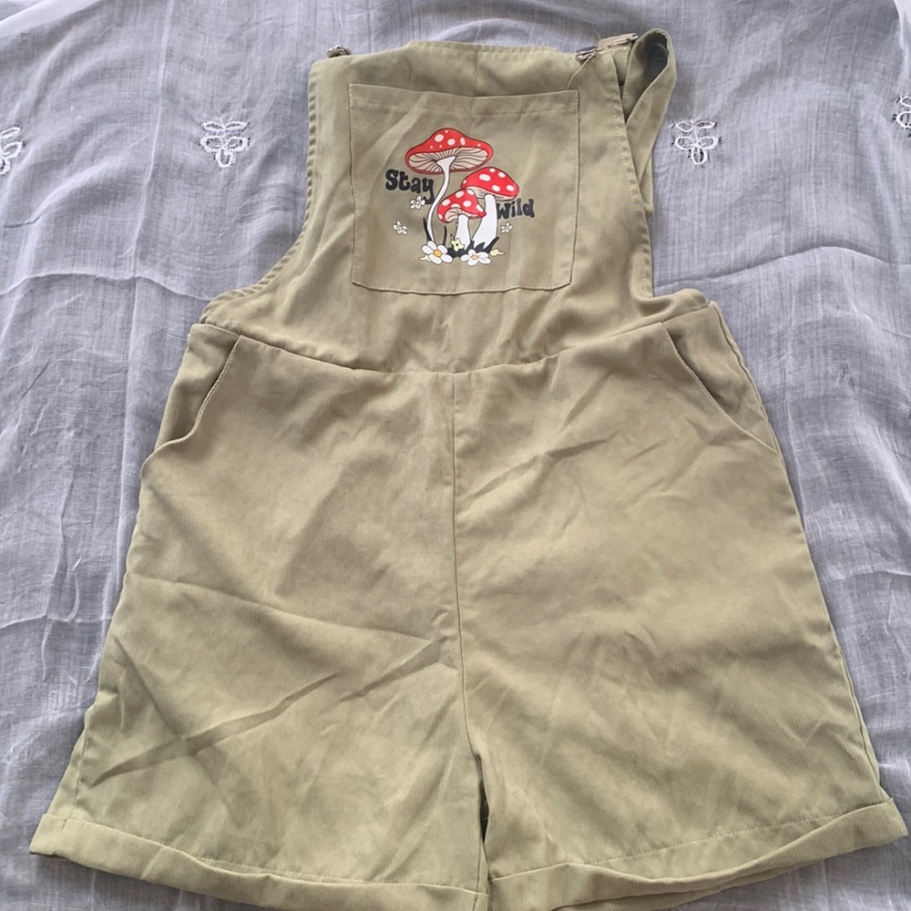 “Stay Wild” M Overall Shorts from ROMWE